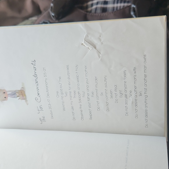 Precious Moments Bible 1978 - Picture 14 of 16